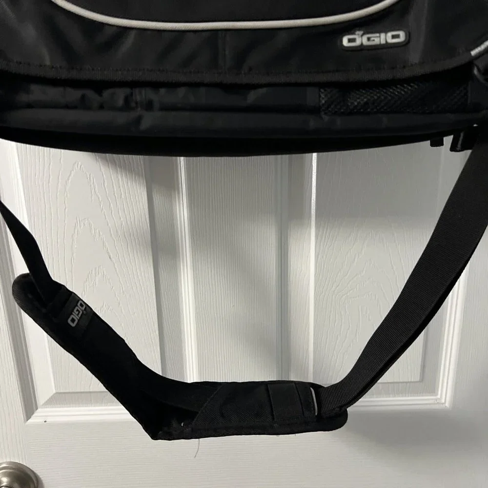 OGIO Street VIKINGS Laptop Computer Messenger Bag Mobile Office XL Contractor 28